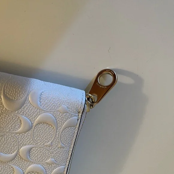Coach Cream Embossed Wallet - Picture 4 of 8